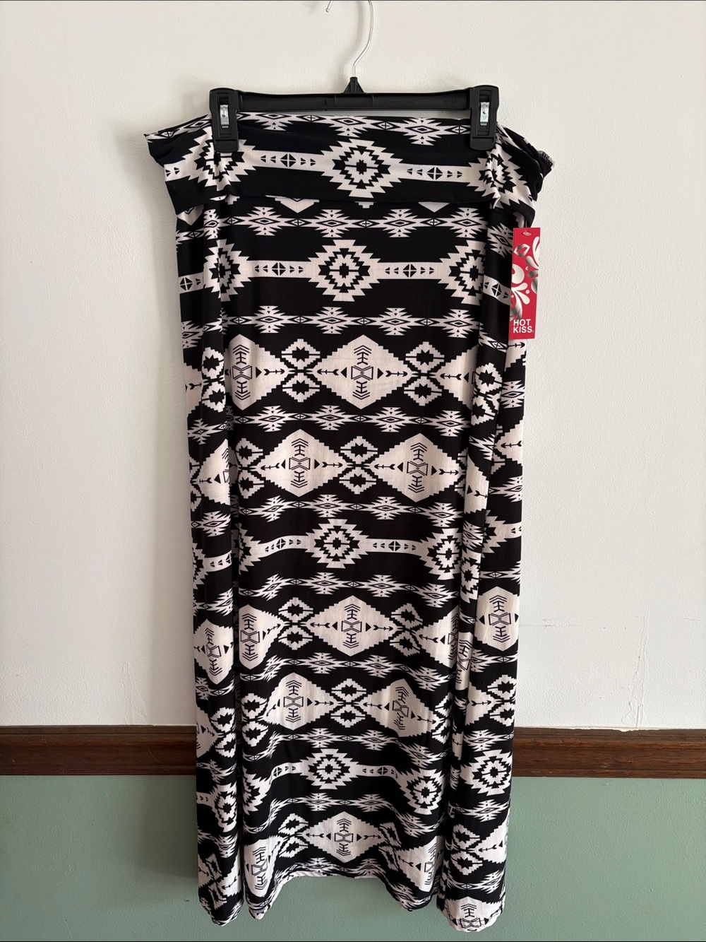 Hot Kiss Womens Black & White Aztec Print Maxi Skirt size XLARGE